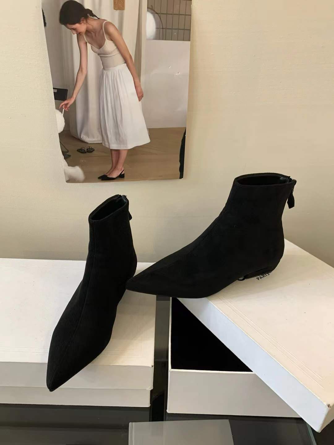 2026 Early Autumn Chunky Heel Ankle Boots Pointed Toe Suede Back Zip Fashion Commuter Street Slim Boots for Dresses and Jeans